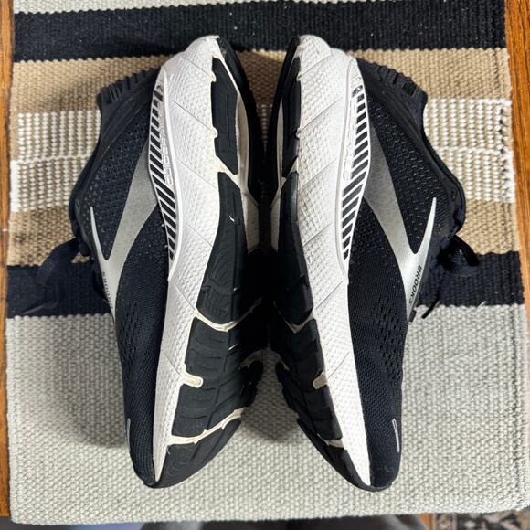 Brooks Adrenaline GTS 22 Running Sneaker Women 8.5 Black White Athleisure Walk - Picture 11 of 15